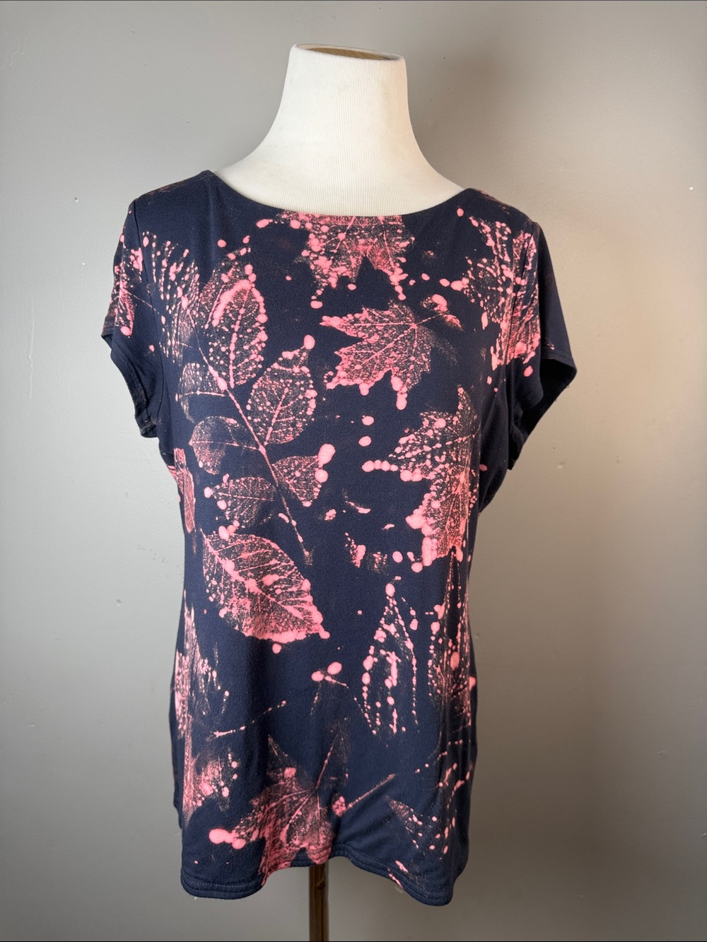 Women’s Navy & Pink Leaf Print Tee
